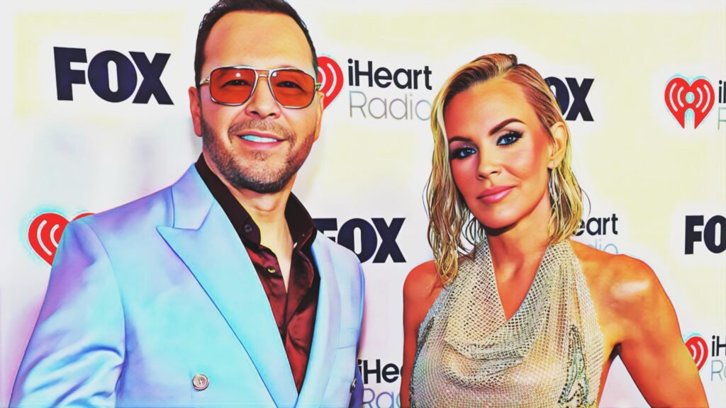 Donnie Wahlberg gives Jenny McCarthy a sweet birthday