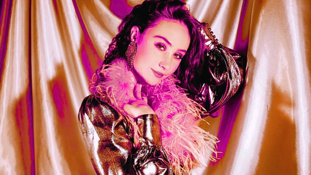 Chappell Roan Battles Paparazzi in Paris